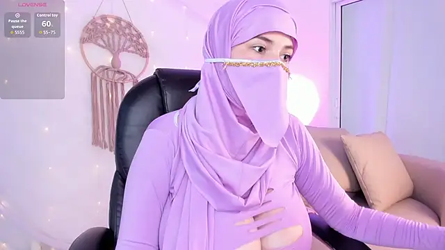 Snapshot of salma_isawwii chatting on 10-18-25, 02:19 salma isawwii online show from 10-18-25, 02:19