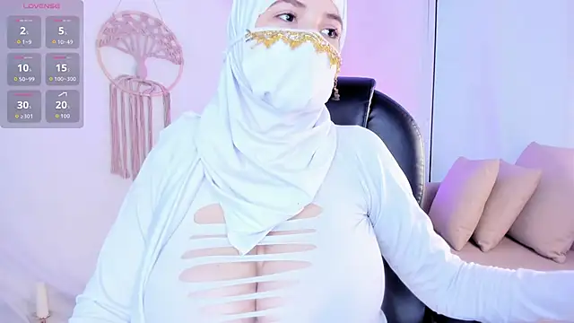 Snapshot of salma_isawwii chatting on 10-24-25, 01:43 salma isawwii online show from 10-24-25, 01:43