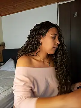 IVONNE COLLINS33 online show from 11-04-25, 03:27