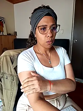 IVONNE COLLINS33 online show from 11-26-25, 04:29