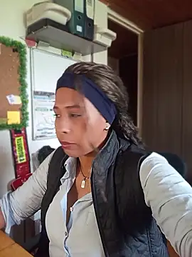 IVONNE COLLINS33 online show from 04-13-26, 03:27