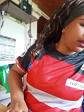 IVONNE COLLINS33 online show from 04-16-26, 02:18