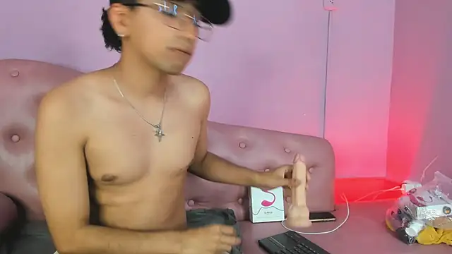 Snapshot of AxelAndJeremy chatting on 10-13-25, 02:57 AxelAndJeremy online show from 10-13-25, 02:57