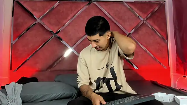 Snapshot of AxelAndJeremy chatting on 10-02-25, 03:21 AxelAndJeremy online show from 10-02-25, 03:21