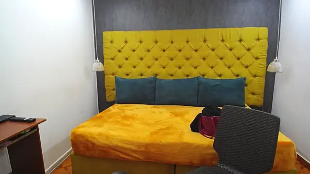 LADY-IN-BLACK online show from 12-13-25, 08:04