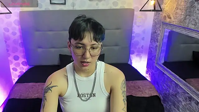 Snapshot of emahills__axelrose chatting on 09-25-25, 11:11 emahills  axelrose online show from 09-25-25, 11:11