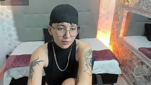 Snapshot of emahills__axelrose chatting on 10-02-25, 11:08 emahills  axelrose online show from 10-02-25, 11:08