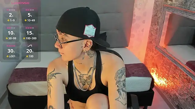 Snapshot of emahills__axelrose chatting on 10-24-25, 05:45 emahills  axelrose online show from 10-24-25, 05:45