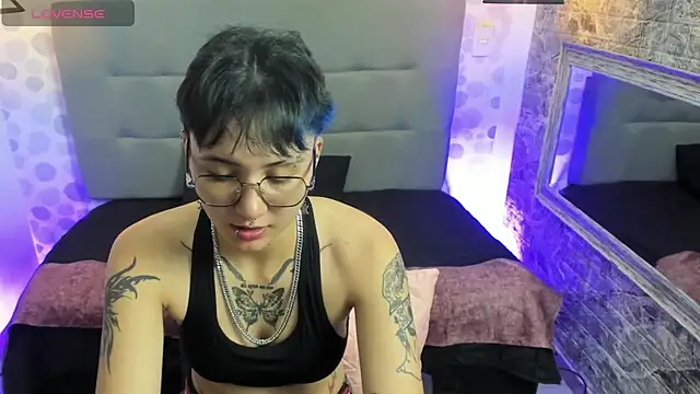 Snapshot of emahills__axelrose chatting on 09-28-25, 04:19 emahills  axelrose online show from 09-28-25, 04:19