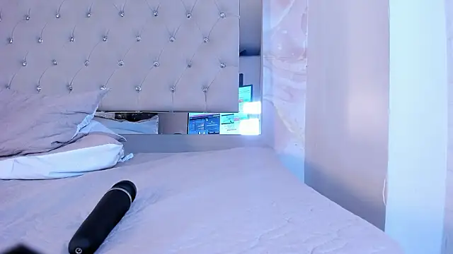 Snapshot of Luna_Tylor chatting on 02-03-26, 06:22 Luna Tylor online show from 02-03-26, 06:22