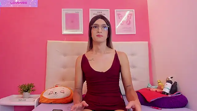 Macarena 05 online show from 11-26-25, 12:21