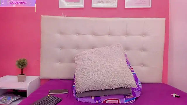 Macarena 05 online show from 02-12-26, 12:43