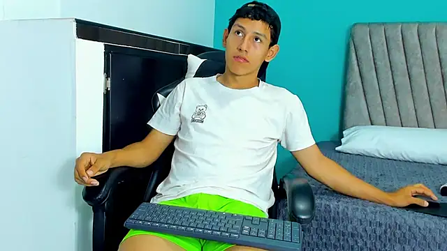 Snapshot of Felipe_Gonzales chatting on 09-10-25, 12:48 Felipe Gonzales online show from 09-10-25, 12:48