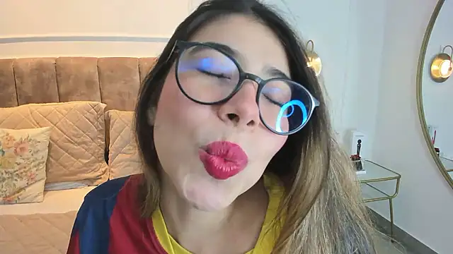 Snapshot of Caitlin_Cat chatting on 09-23-25, 04:52 Caitlin Cat online show from 09-23-25, 04:52