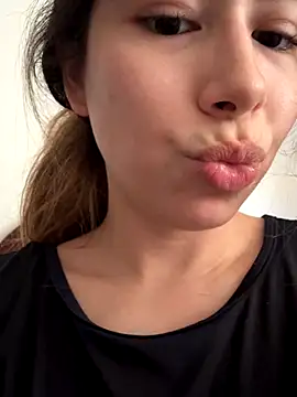 Snapshot of Caitlin_Cat chatting on 10-03-25, 07:48 Caitlin Cat online show from 10-03-25, 07:48