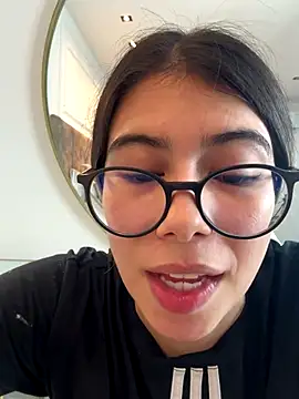 Snapshot of Caitlin_Cat chatting on 10-02-25, 03:32 Caitlin Cat online show from 10-02-25, 03:32