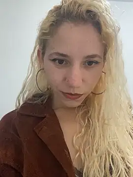 Bruna551 online show from 12-05-25, 01:38