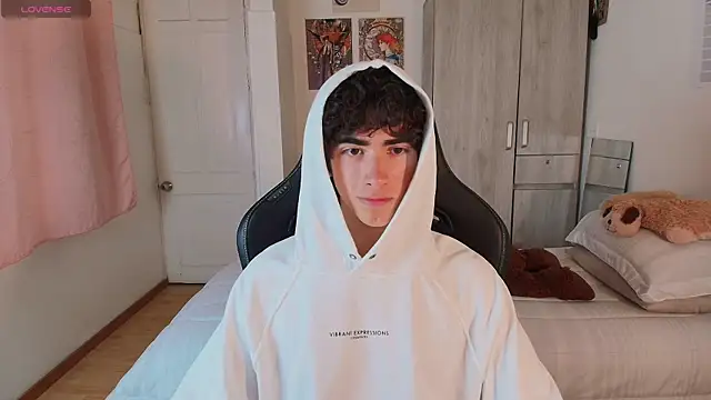 Nude Boy18 online show from 05-26-26, 10:41