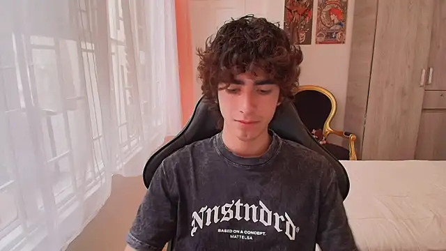 Nude Boy18 online show from 10-23-25, 09:46