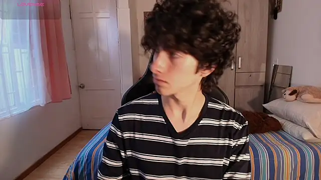 Nude Boy18 online show from 04-12-26, 08:56