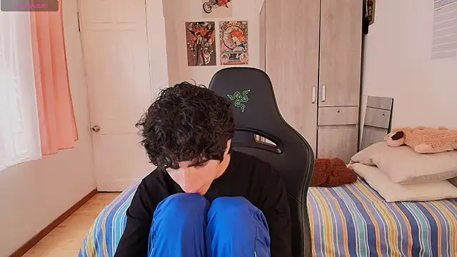 Nude Boy18 online show from 06-01-26, 08:30