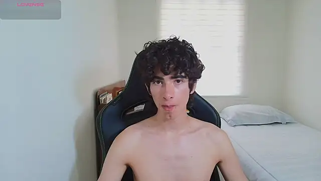 Nude Boy18 online show from 06-11-26, 09:45