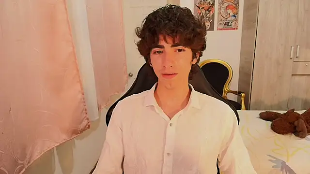 Nude Boy18 online show from 10-22-25, 11:47