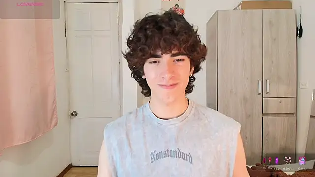 Nude Boy18 online show from 11-21-25, 03:38