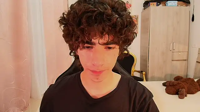 Nude Boy18 online show from 10-25-25, 06:45