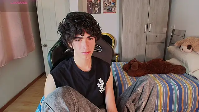 Nude Boy18 online show from 04-08-26, 11:28