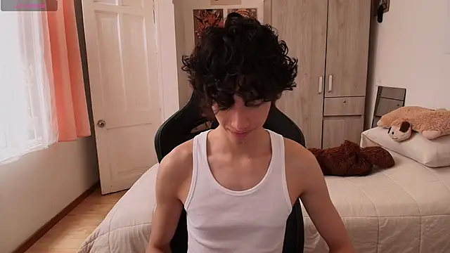 Nude Boy18 online show from 04-18-26, 08:09