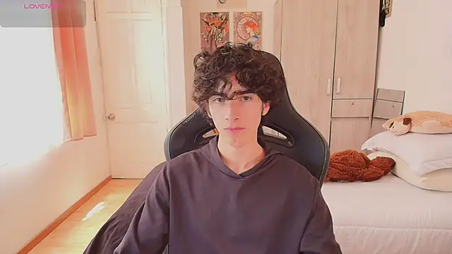 Nude Boy18 online show from 05-16-26, 06:40