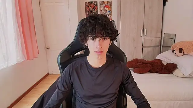 Nude Boy18 online show from 05-17-26, 08:09