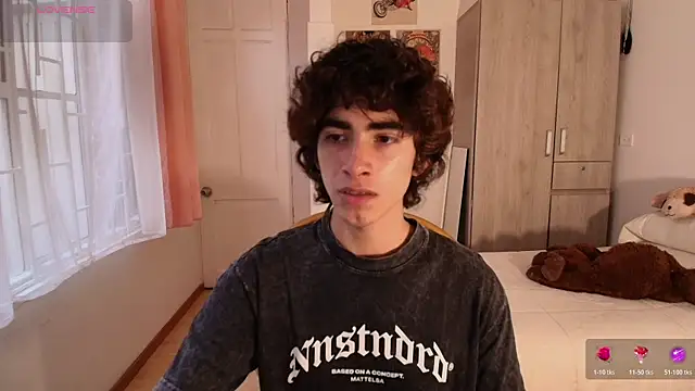 Nude Boy18 online show from 11-10-25, 10:04