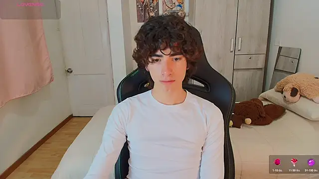 Nude Boy18 online show from 12-16-25, 02:27