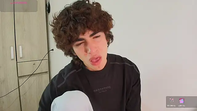 Nude Boy18 online show from 11-09-25, 01:09