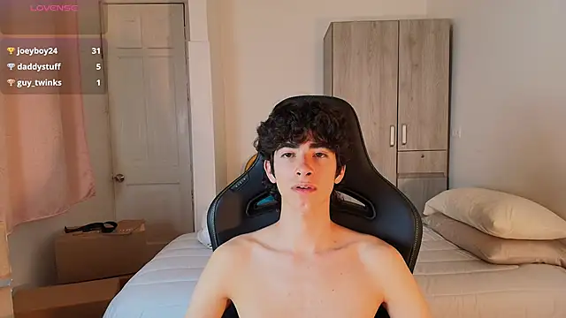 Nude Boy18 online show from 06-04-26, 06:29