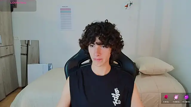 Nude Boy18 online show from 02-15-26, 11:14