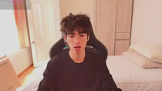 Nude Boy18 online show from 06-03-26, 06:23