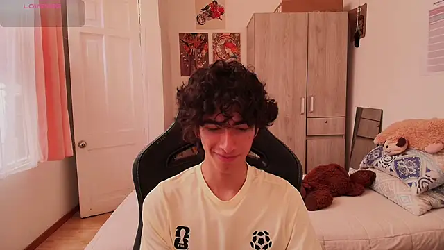 Nude Boy18 online show from 04-25-26, 08:28