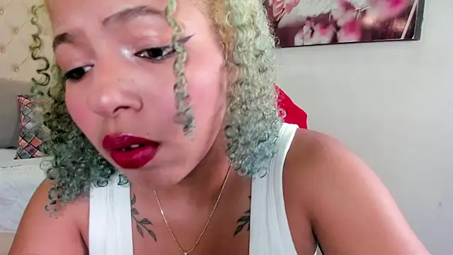 Snapshot of momo_ayasse chatting on 12-22-25, 09:59 momo ayasse online show from 12-22-25, 09:59