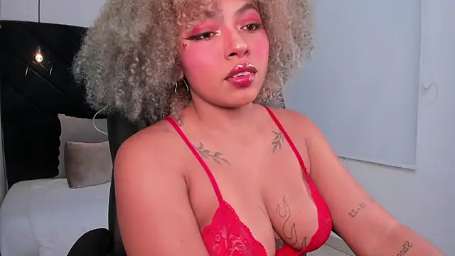 Snapshot of momo_ayasse chatting on 02-15-26, 03:51 momo ayasse online show from 02-15-26, 03:51