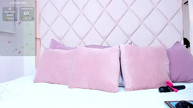 Snapshot of momo_ayasse chatting on 10-15-25, 09:34 momo ayasse online show from 10-15-25, 09:34