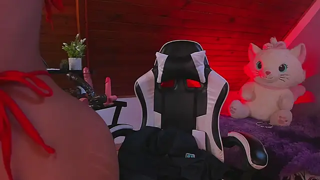 yumi hanna online show from 11-28-25, 09:26