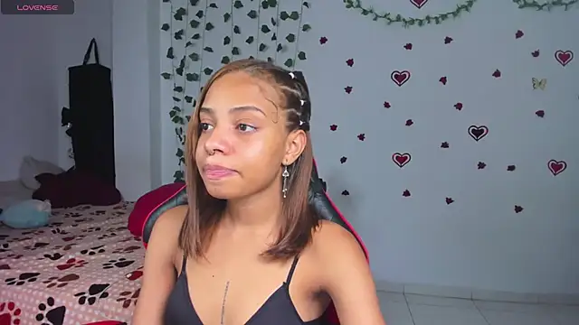 yumi hanna online show from 04-27-26, 01:58