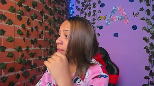 yumi hanna online show from 10-26-25, 04:24