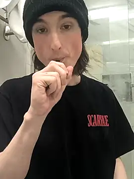 Snapshot of Eye77798 chatting on 10-28-25, 08:35 Eye77798 online show from 10-28-25, 08:35