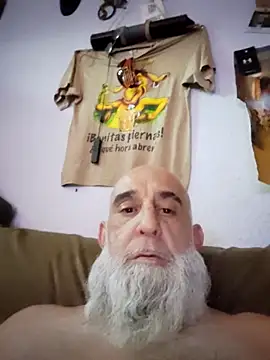 Snapshot of barbaszztop chatting on 05-15-26, 06:39 barbaszztop online show from 05-15-26, 06:39