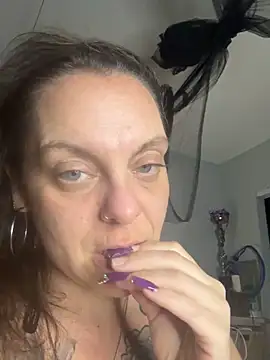 hautemama215 online show from 11-13-25, 08:18