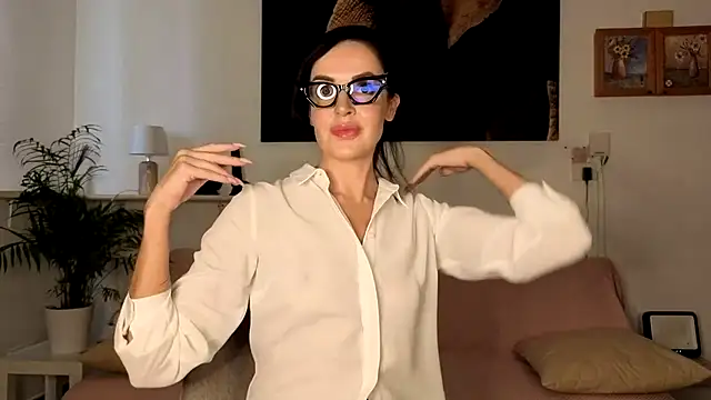 Snapshot of Elle_mell chatting on 09-10-25, 04:39 Elle mell online show from 09-10-25, 04:39